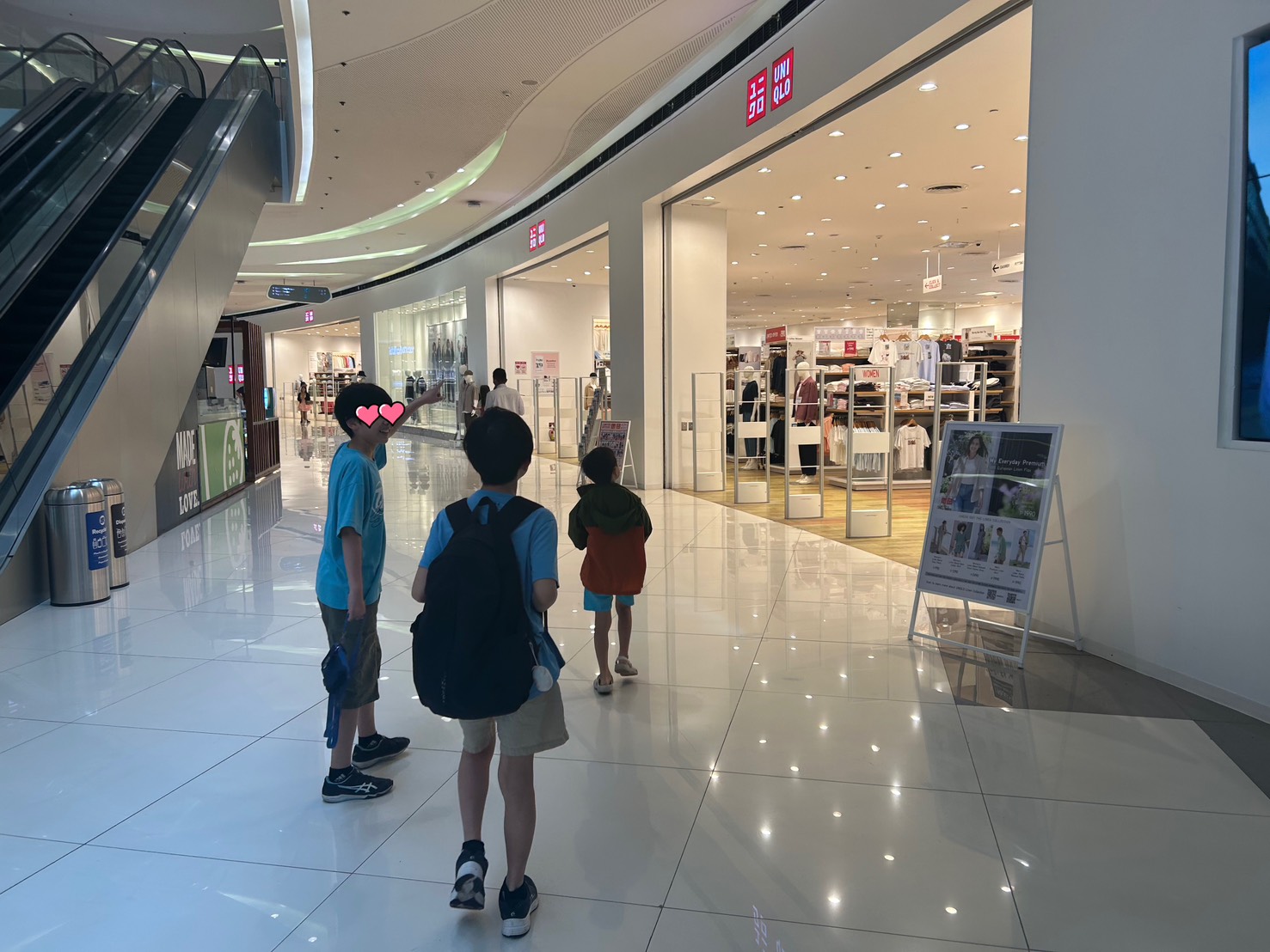 セブ本島のSMシーサイドモールでショッピング