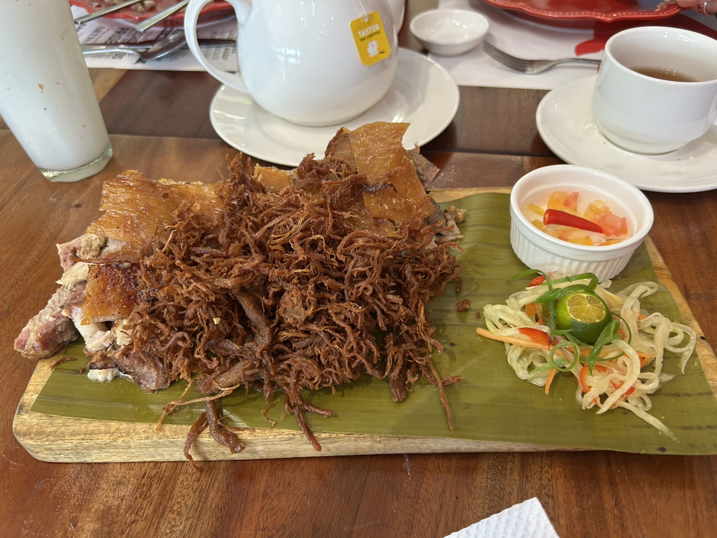 セブ島の有名レストランZubuchonでレチョンを味わう