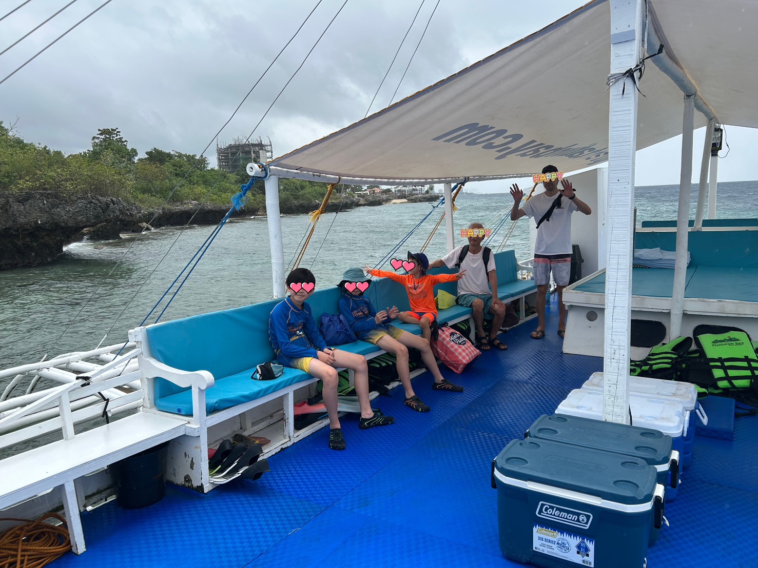 ホテルのボートで出航