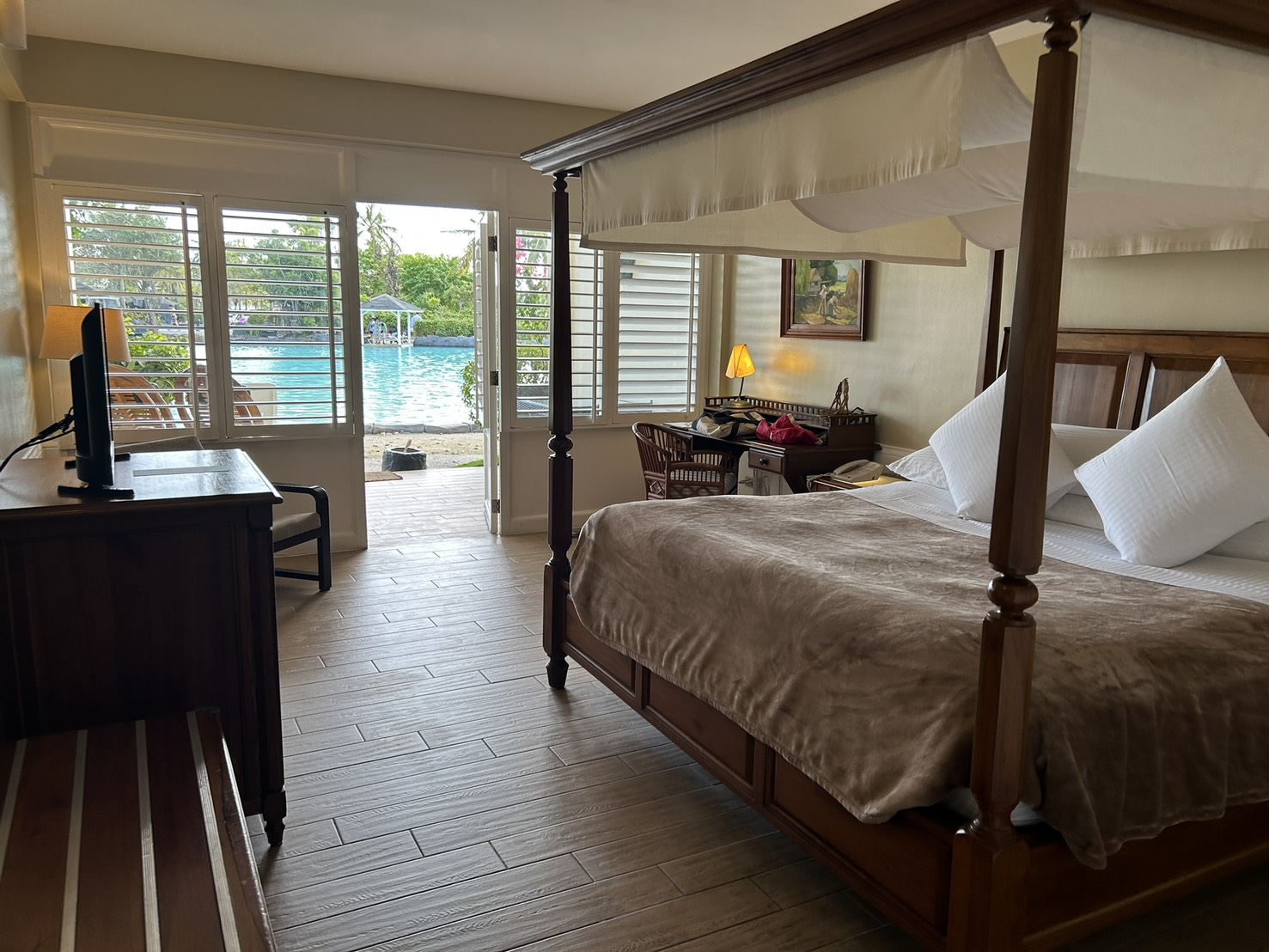 ラグーンサイドルームからラグーンへ直結