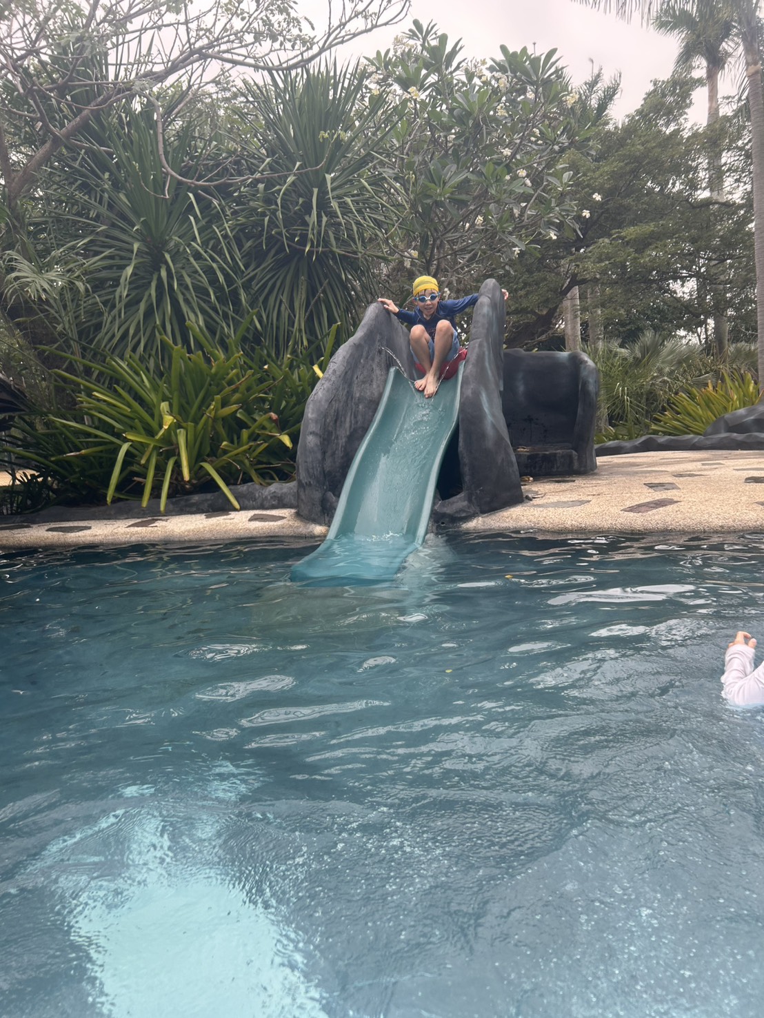 プランテーションベイのプールで楽しむ子どもたち